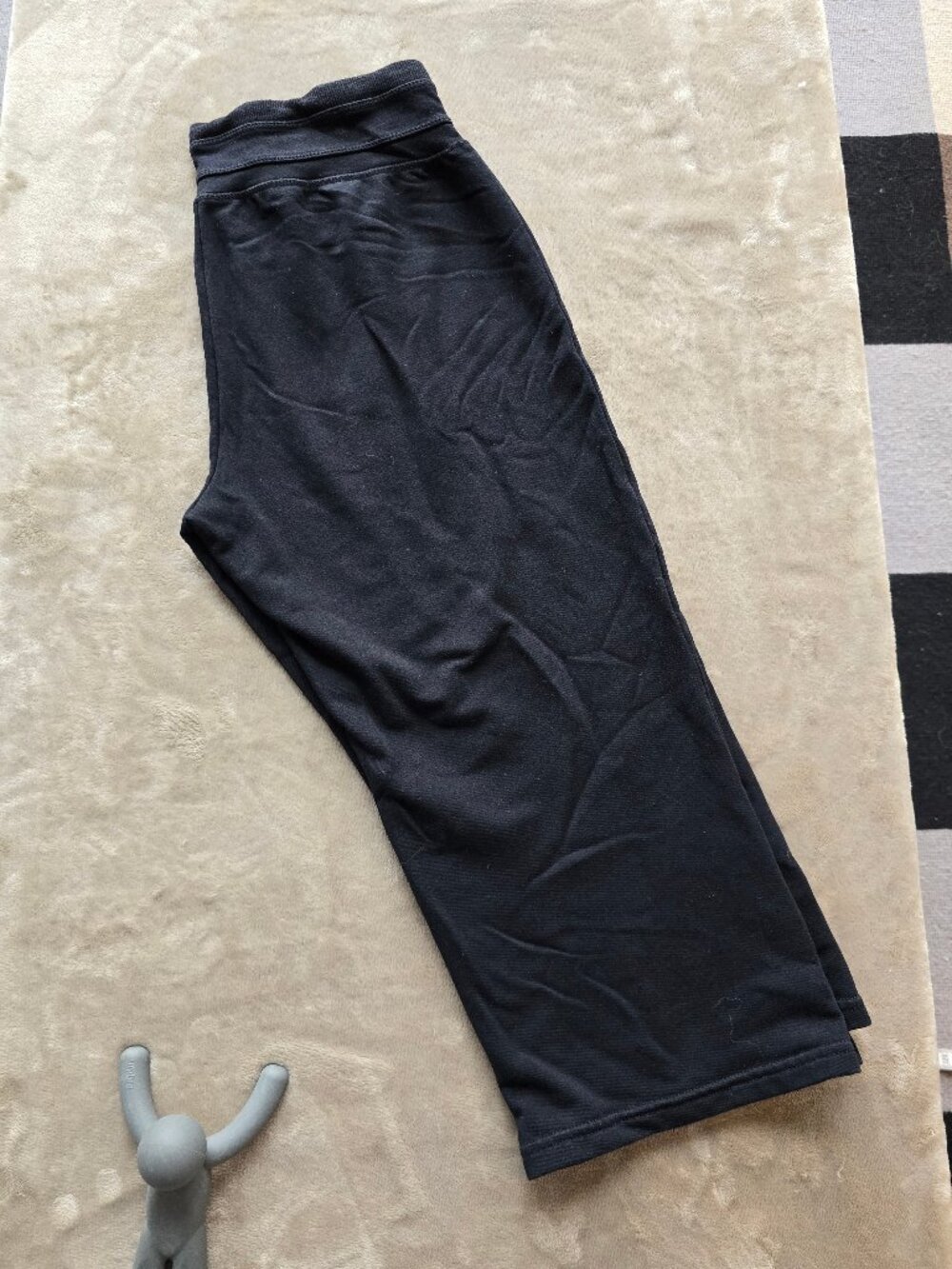 Danskin Black Crop Capri Jogger Pants with Cuff Detail - Size Medium (8/10)